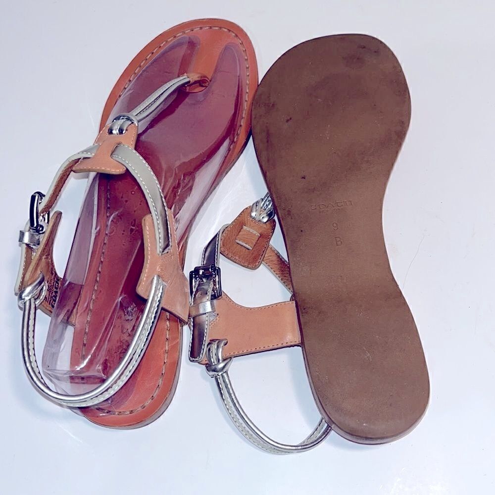 Coach silver & tan leather thong sandals - Picture 7 of 8